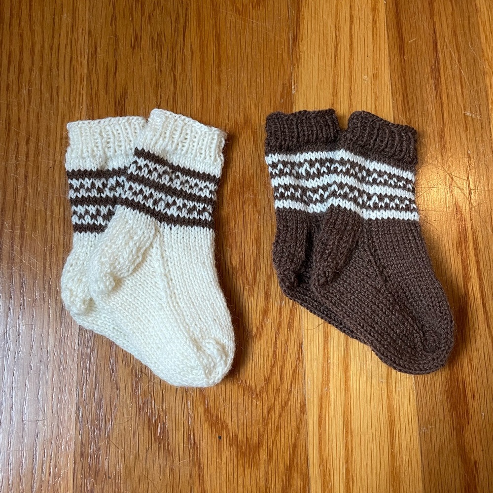 2 pairs baby socks